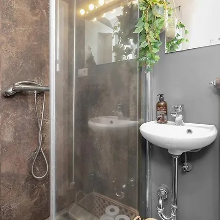 Lokastigur Charming And Inviting Apartment Reykjavík Exterior photo